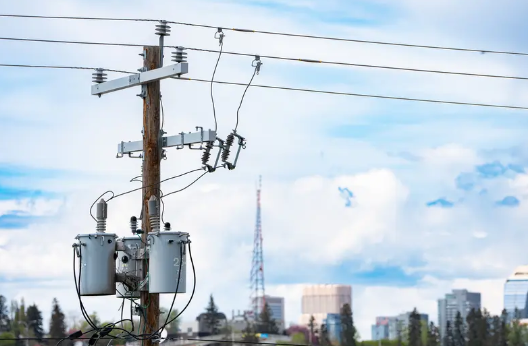 Complete Technical Analysis Distributio Line Surge Arresters: Ex materia structuralis ad culpam praeventionis