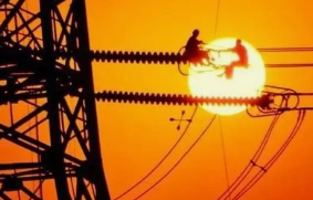 Aging machinationes et ne compositorum insulators: a detailed analysis de hydrophobicity damnum et fractura in Silicone Flexilis effudit