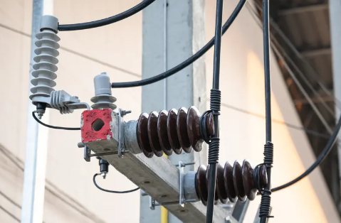 Technical Analysis De metallum Oxide Surge Arrester (Mov) Caesar Modes: Humorem Ingress, Aging, aut scelerisque overstress?