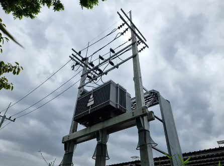 Surge arresser lectio et configuratione pro 10kv et infra distribution systems: A comparativum Rector ut IEC et IEEE Signa