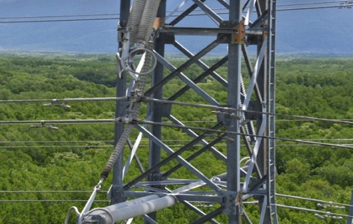 Usus cum Insulators composito in Lineis Transmissionibus in Australia